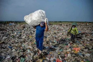 dampak limbah plastik bagi lingkungan