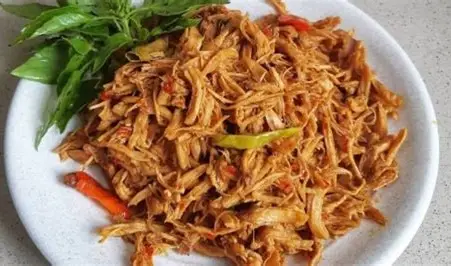 persiapan daging matang sebelum proses pengolahan lanjutan